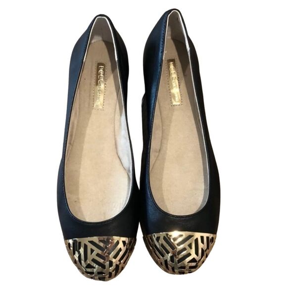 BCBG Black Leather Ballet Flats Gold Cap Toe Women’s Size 6.5 NEW - Picture 2 of 6